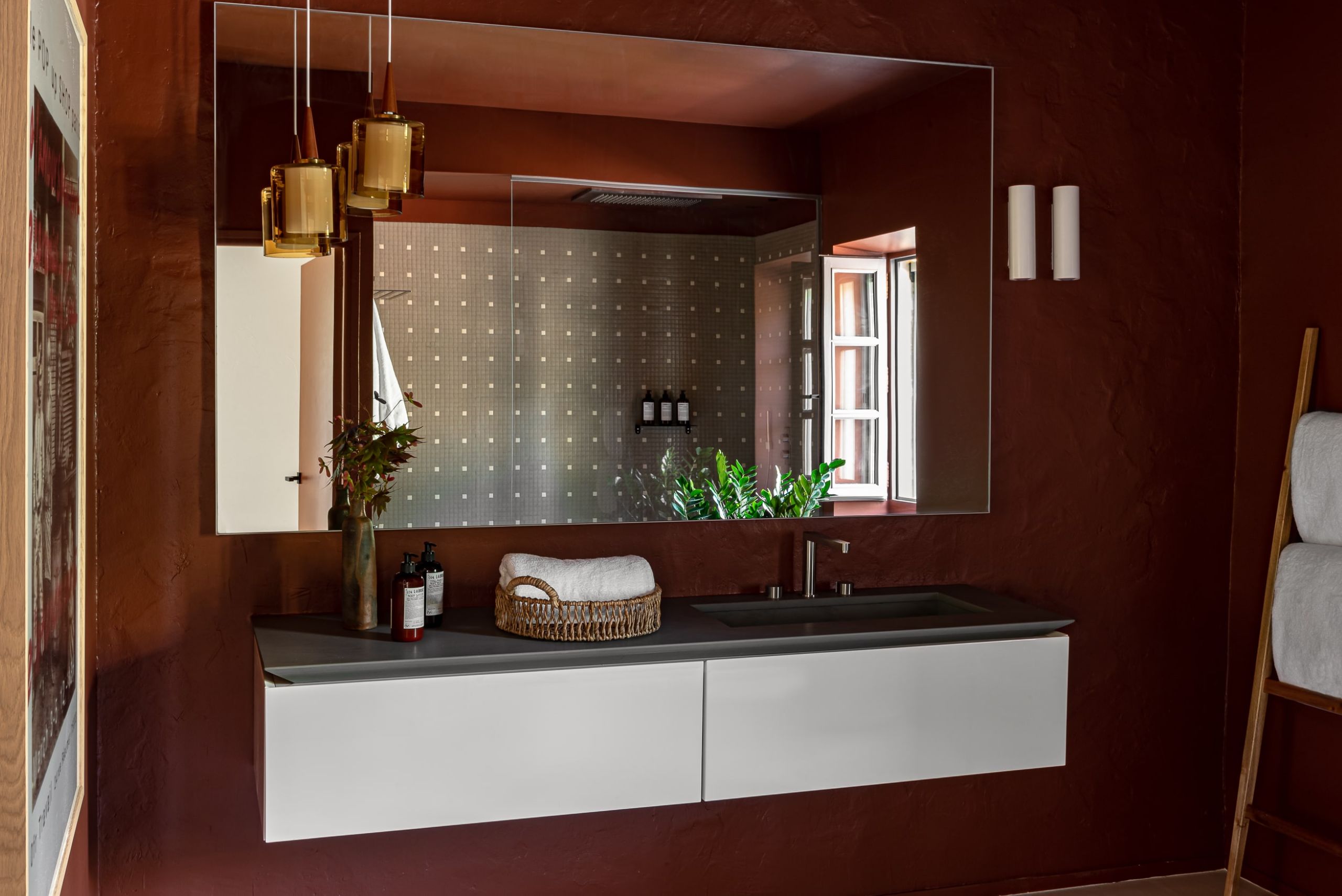 villa-etta-bathroom-sink-shower-sleek-modern-design-luxury-provence