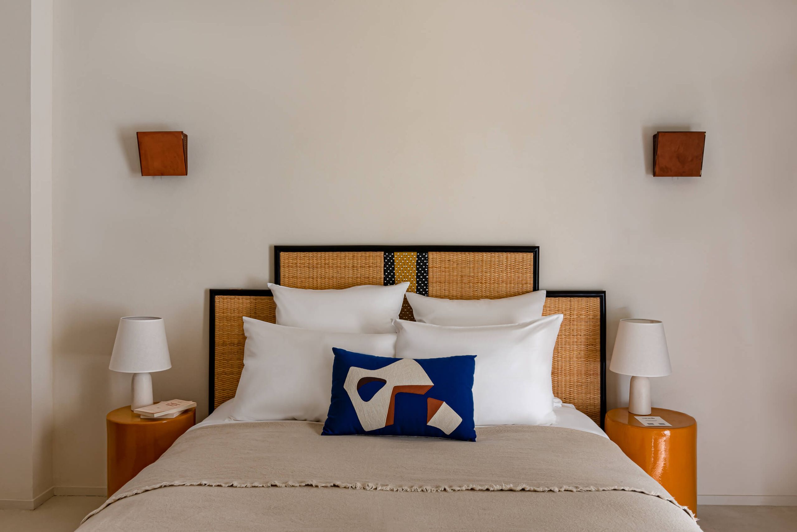 villa-etta-bedroom-elegant-provencal-modern-design-luxury-provence