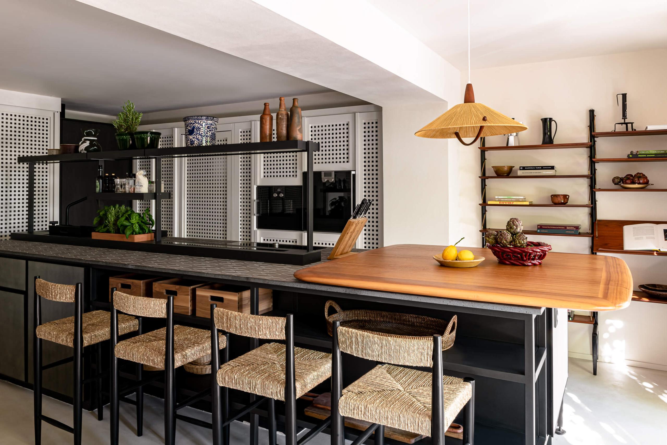 villa-etta-kitchen-sleek-modern-spacious-design-luxury-provence