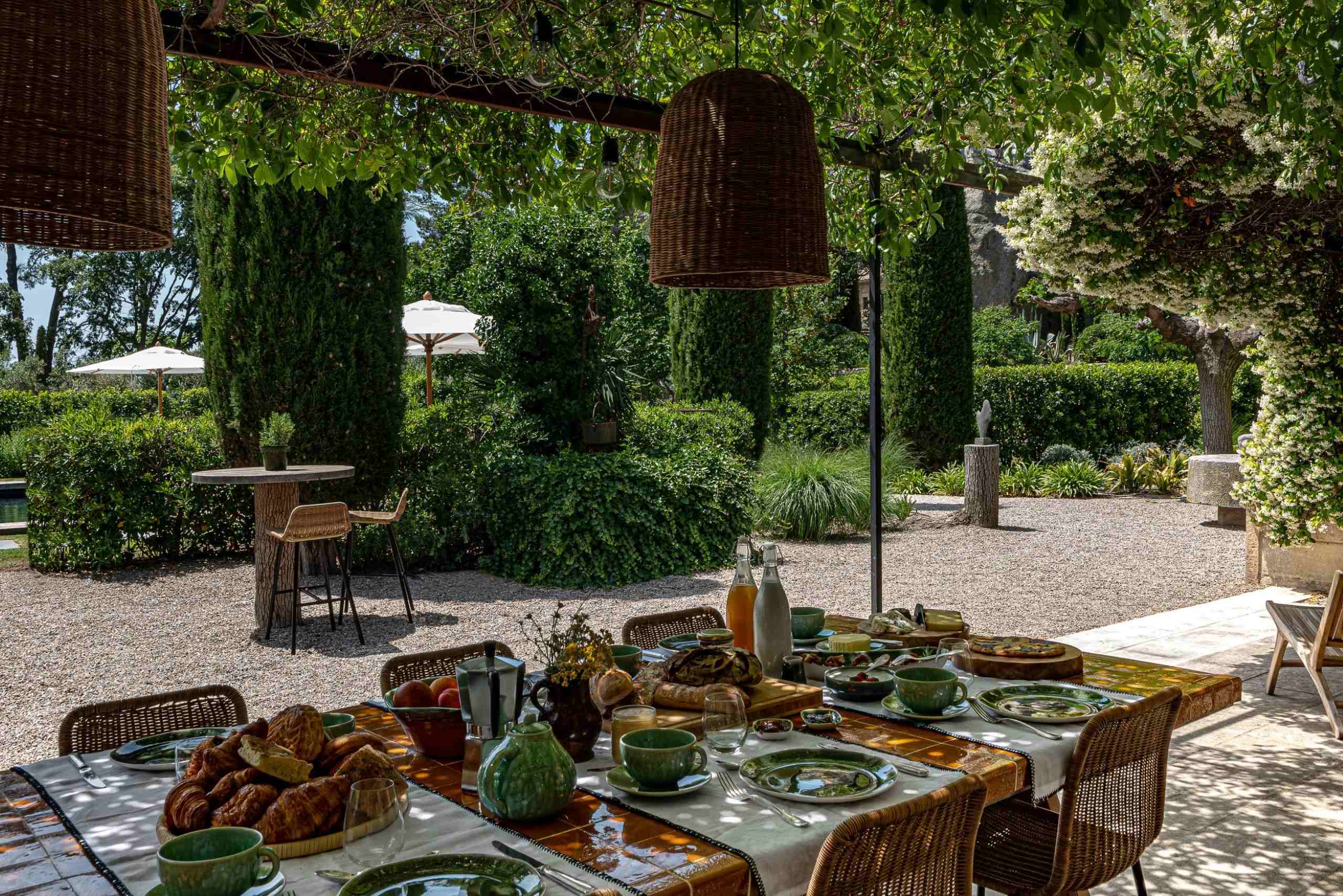 villa-etta-outdoor-dining-garden-luxury-provence