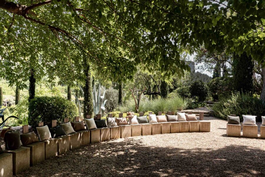 villa-etta-outdoor-theatre-garden-entertainment-natural-beauty-luxury-rental-retreat-provence
