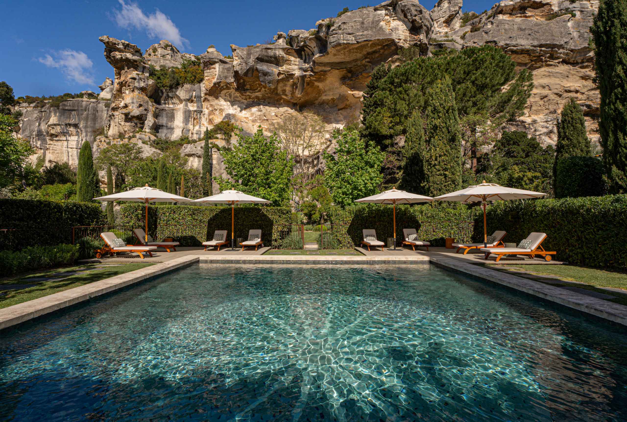 villa-etta-swimmingpool-nature-luxury-rental-retreat-provence