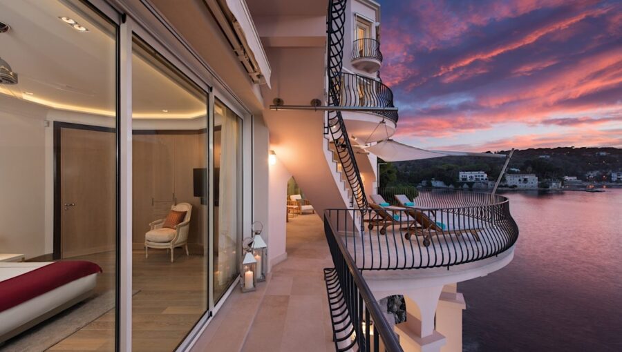 villa-gabrielle-balcony-sunset-seaview-luxury-rental-st-jean-cap-ferrat
