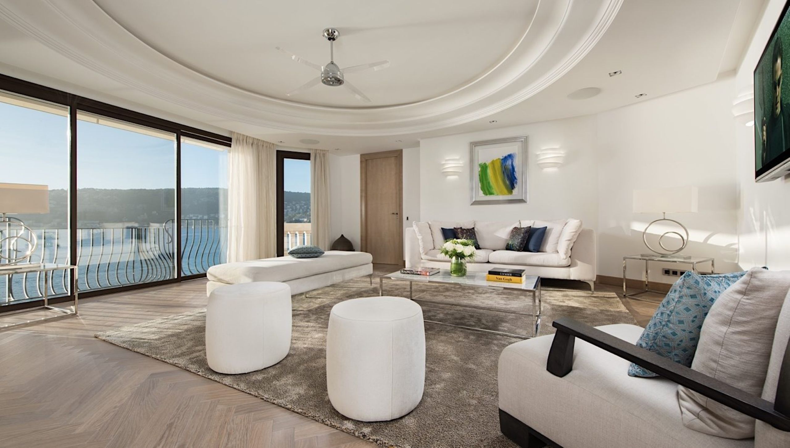villa-gabrielle-livingroom-lounge-seaview-luxury-elegant-bright-modern-design-st-jean-cap-ferrat