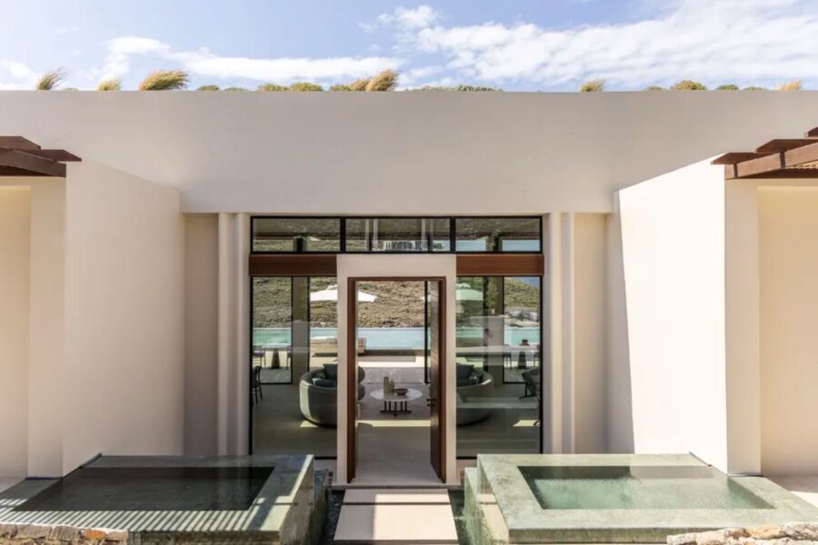 villa-kiki-entrance-modern-elegant-luxury-rental-retreat-greece