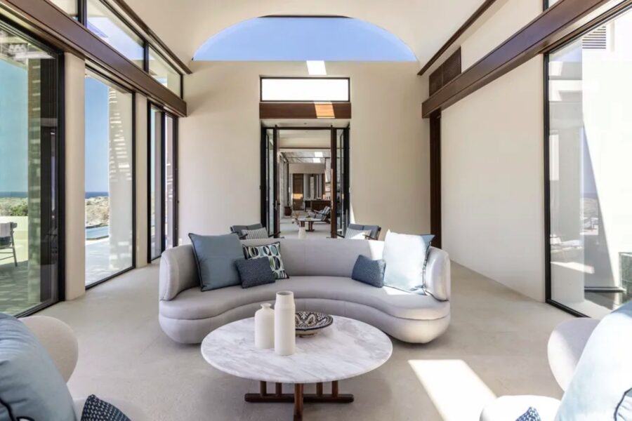 villa-kiki-livingroom-lounge-spacious-bright-modern-interiors-luxury-greece