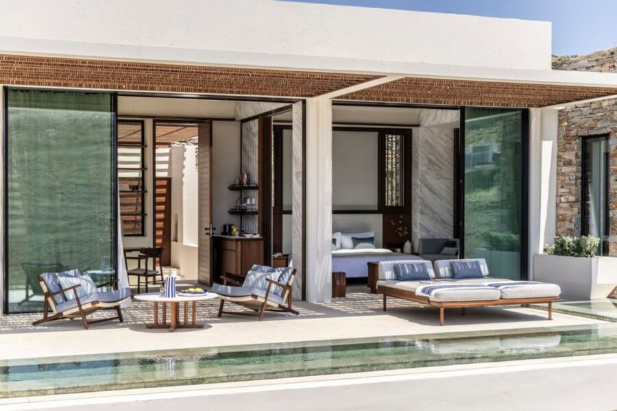 villa-kiki-swimmingpool-bedroom-seaview-luxury-rental-retreat-greece