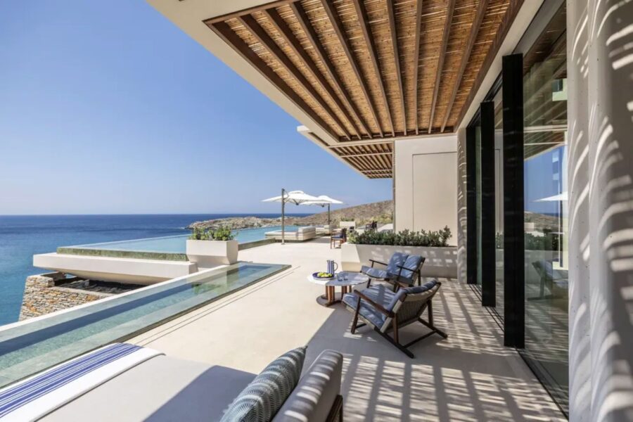 villa-kiki-terrace-swimmingpool-seaview-luxury-rental-retreat-greece