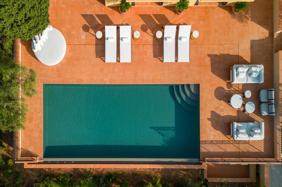 villa-lucille-aerial-view-swimming-pool-terrace-alfresco-lounge-luxury-rental-retreat-cap-ferrat