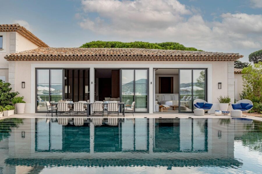 villa-riva-mainpage-swimming-pool-exterior-patio-alfresco-dining-luxury-rental-retreat-st-tropez