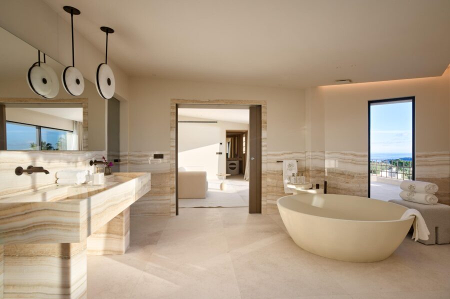 villa-simone-bathroom-bathtub-double-sink-marble-modern-luxury-villefranche