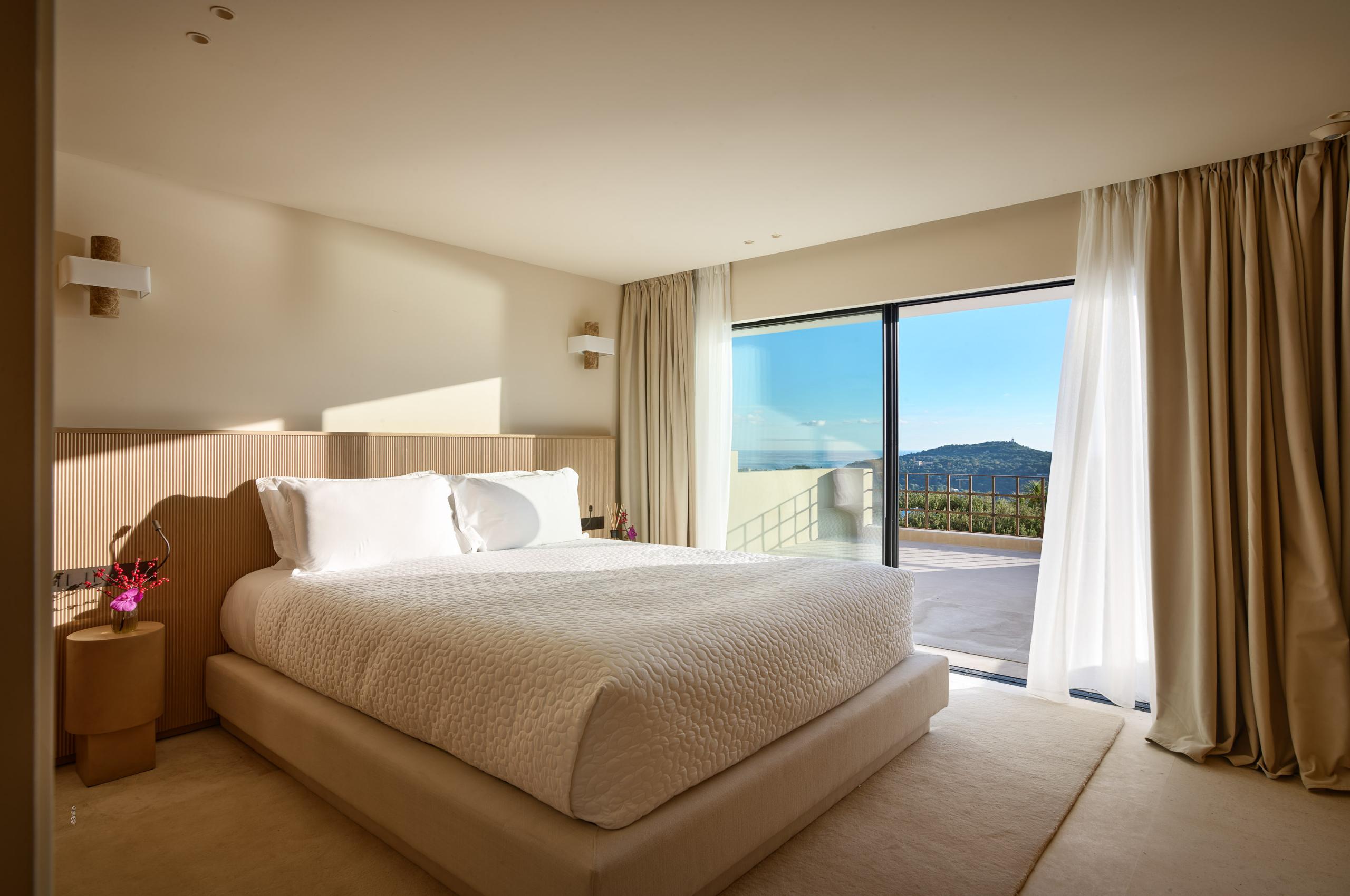 villa-simone-bedroom-balcony-scenic-view-modern-elegant-interior-luxury-villefranche