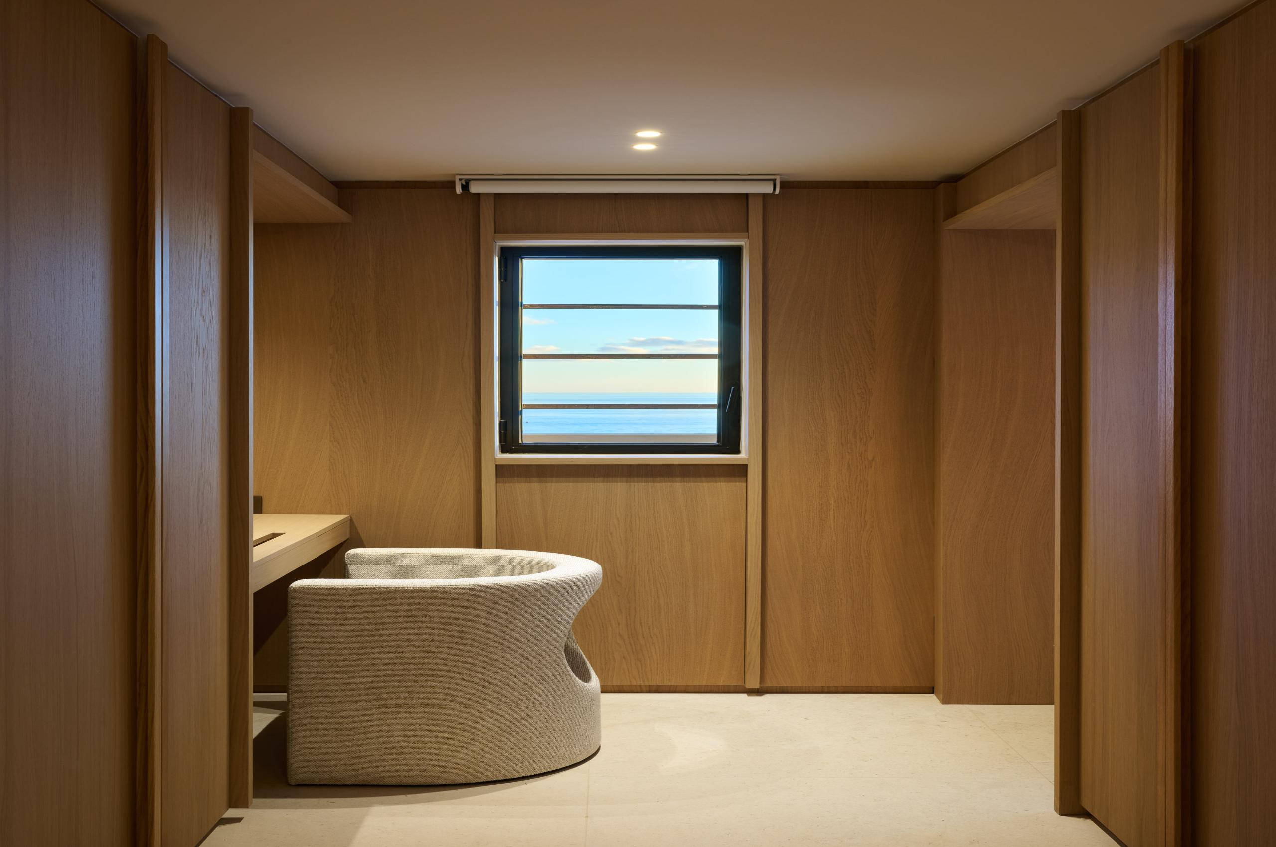 villa-simone-office-desk-sleek-modern-design-sea-views-luxury-rental-retreat-villefranche