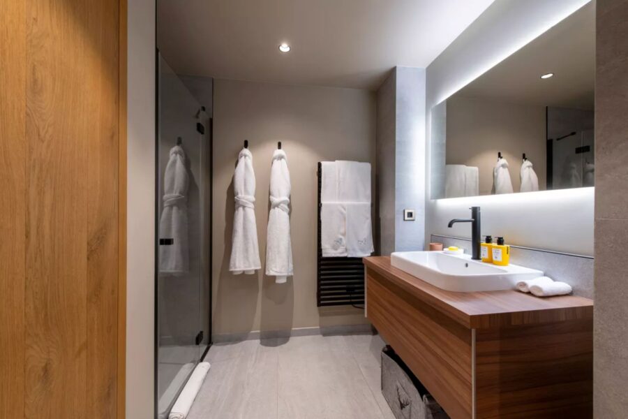 chalet-adele-bathroom-shower-sink-sleek-modern-interior-luxury-courchevel1650