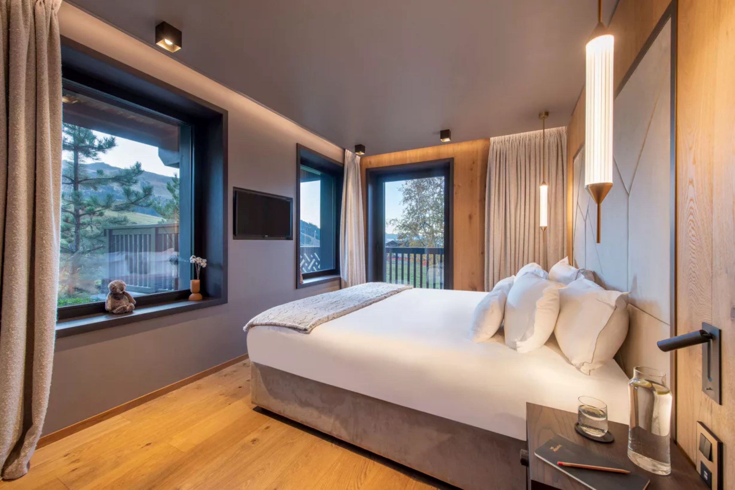 chalet-adele-bedroom-modern-serene-interior-luxury-courchevel1650
