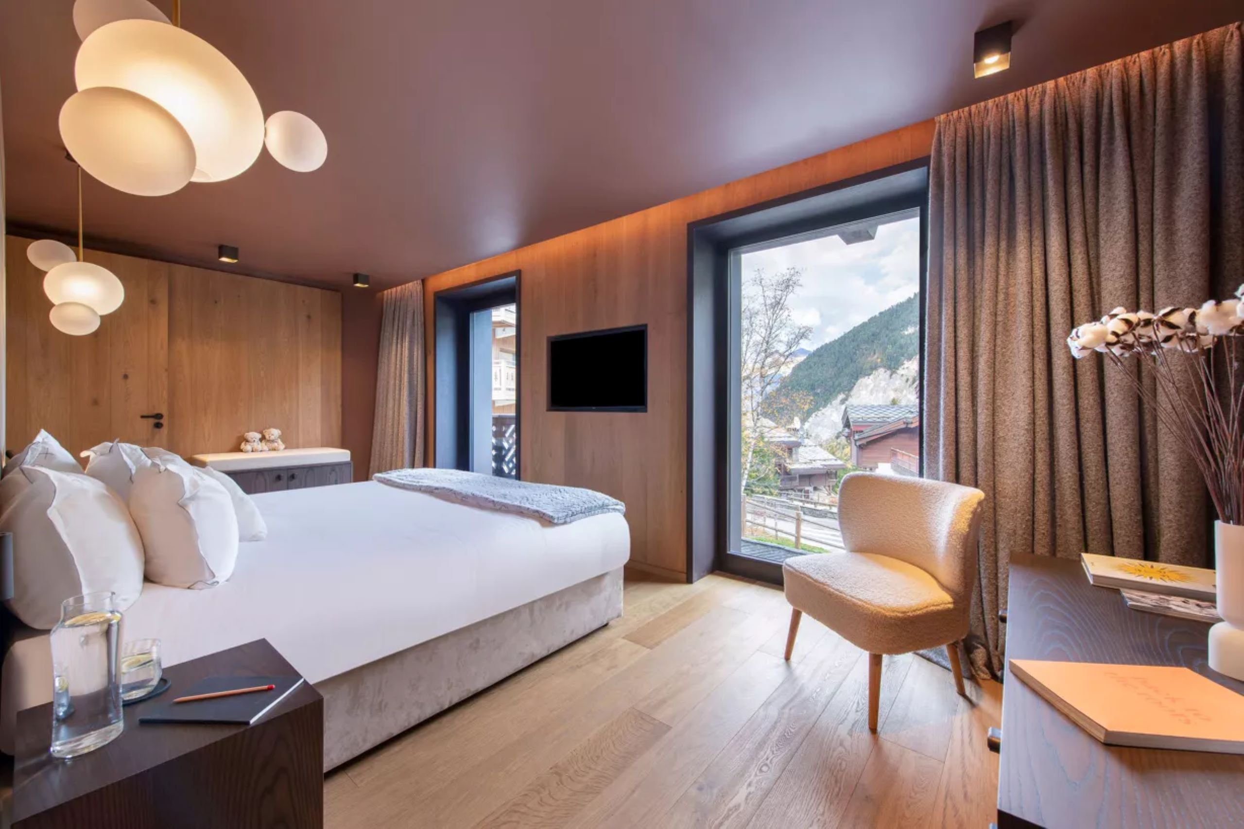 chalet-adele-bedroom-mountain-views-modern-sleek-alpine-interior-luxury-courchevel1650