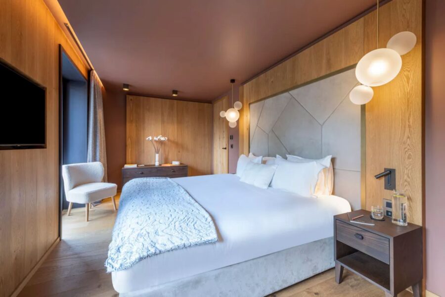 chalet-adele-bedroom-spacious-sleek-serene-alpine-design-luxury-rental-retreat-courchevel1650