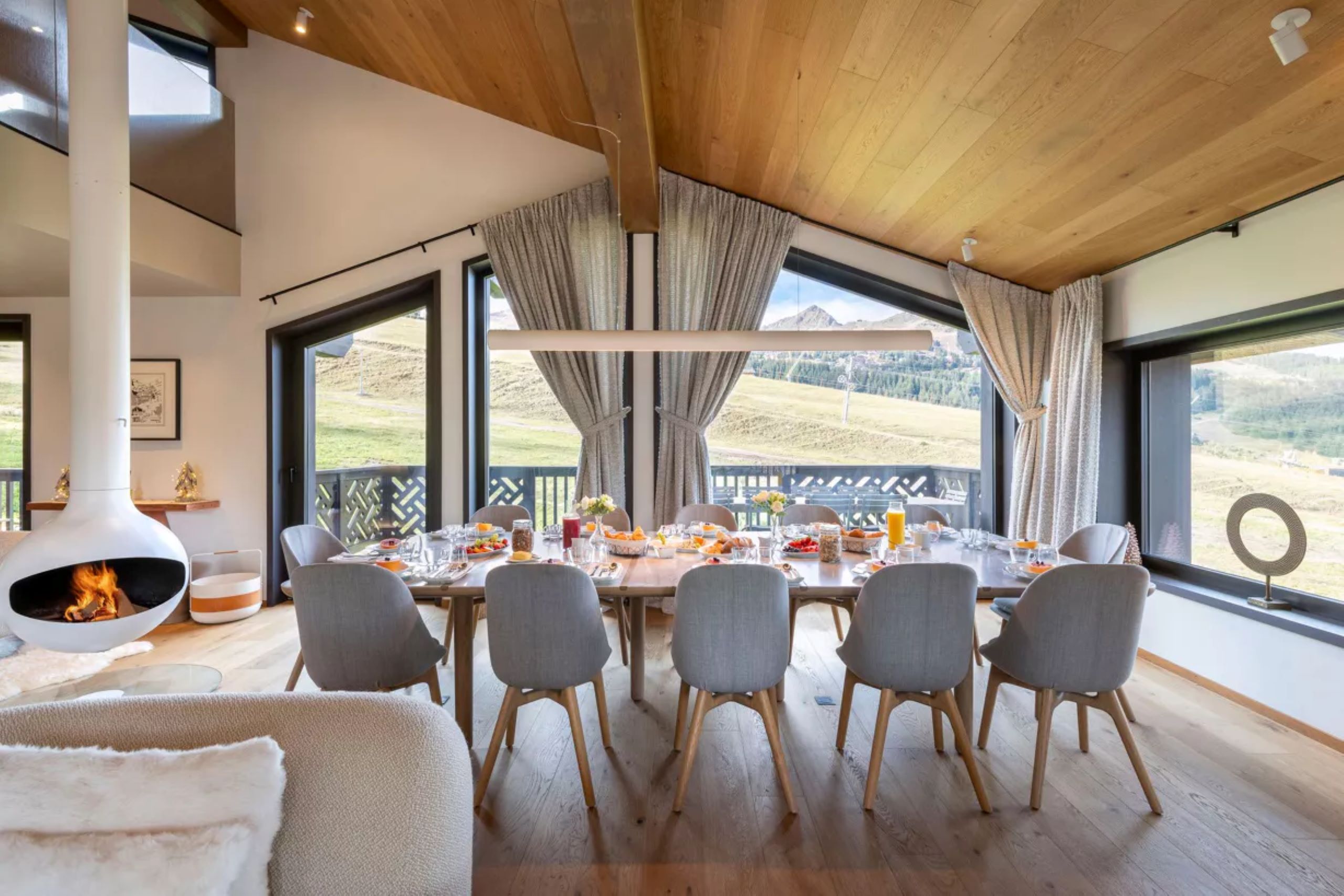 chalet-adele-diningroom-fireplace-mountain-slope-views-modern-design-luxury-courchevel1650