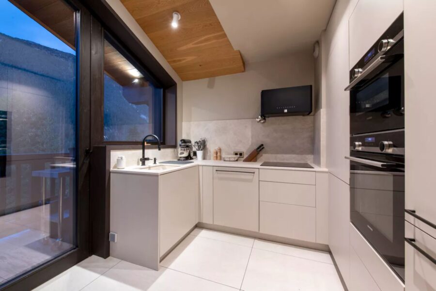 chalet-adele-kitchen-sleek-modern-luxury-courchevel1650