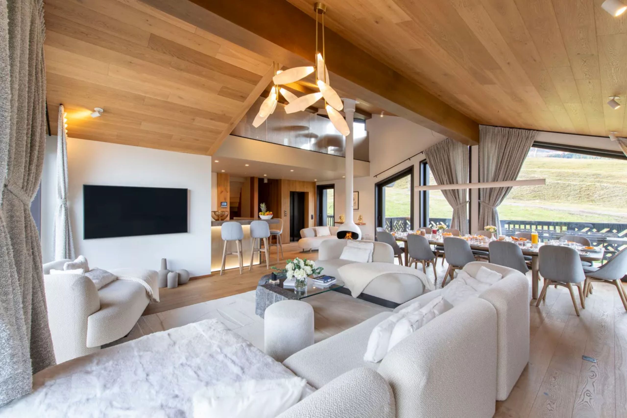 chalet-adele-livingroom-lounge-bar-dining-sleek-modern-design-scenic-views-luxury-courchevel1650