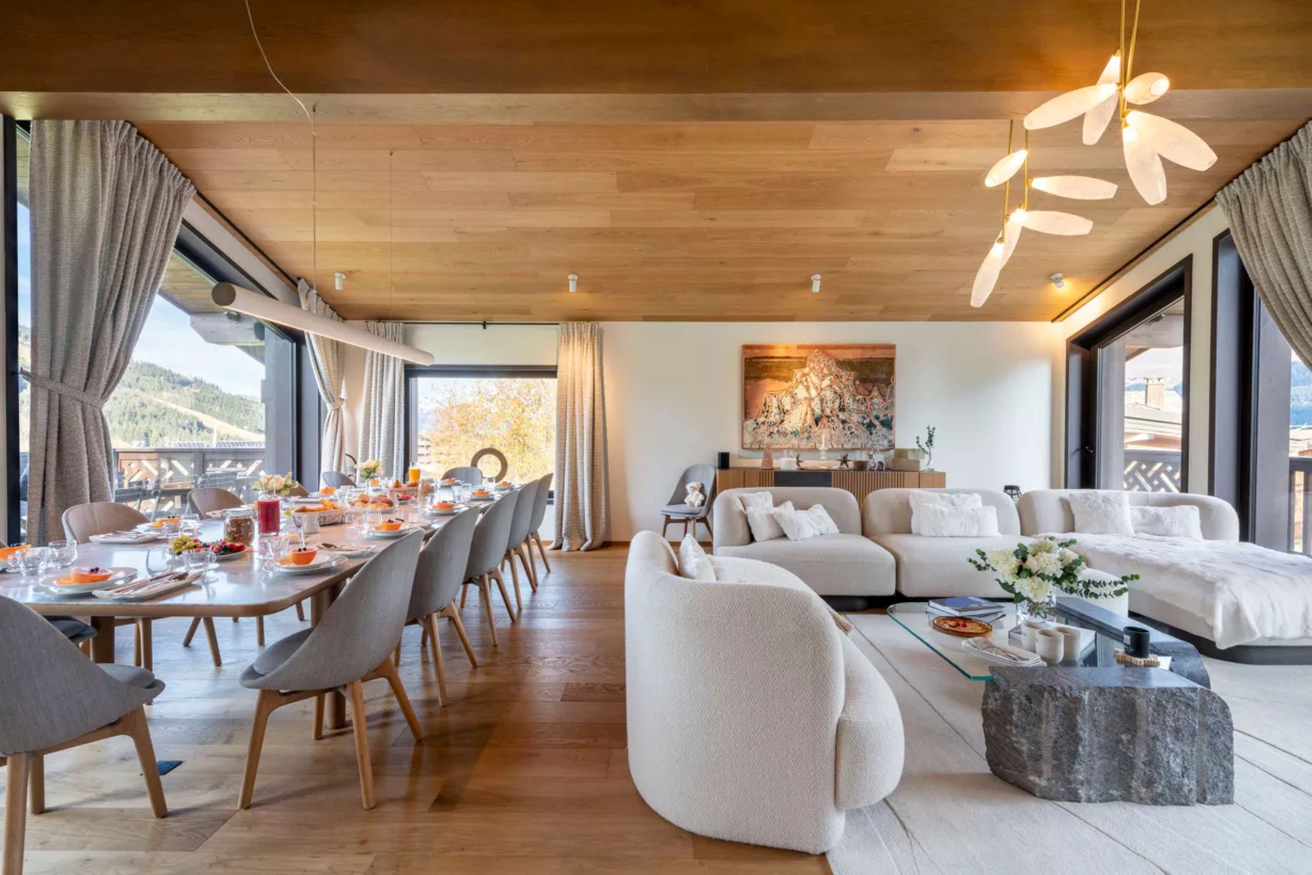 chalet-adele-lounge-dining-room-openplan-spacious-elegant-modern-design-luxury-courchevel1650
