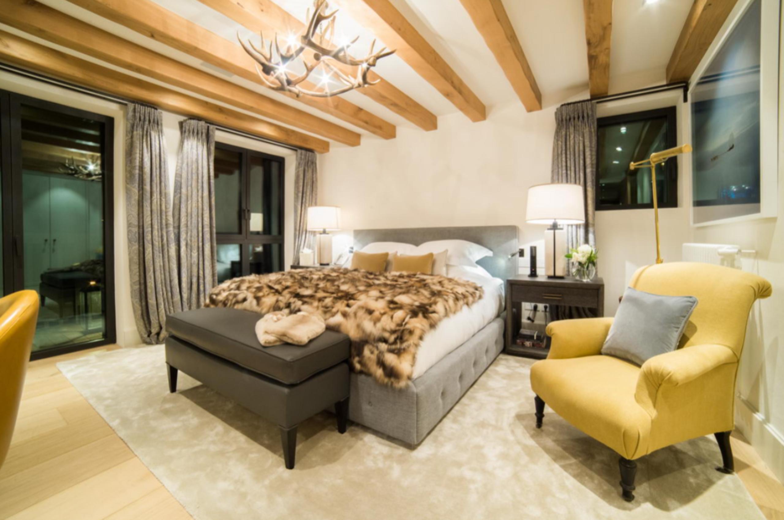 chalet-coco-bedroom-elegant-grand-alpine-style-luxury-interior-design-courchevel1650