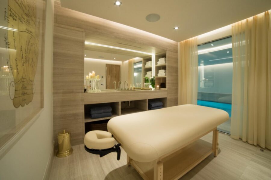 chalet-coco-massage-room-wellness-spa-luxury-relaxation-courchevel1650