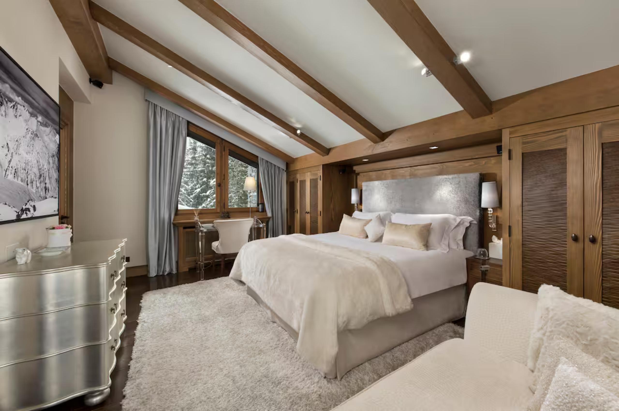 chalet-odile-bedroom-elegant-stylish-alpine-chic-design-luxury-courchevel1650