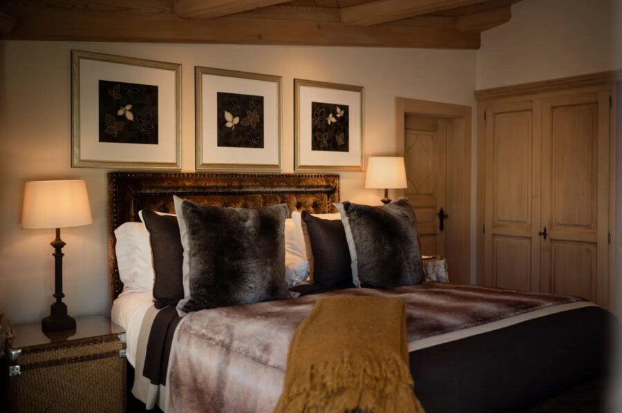 residence-grace-bedroom-elegant-grand-design-alpine-luxury-gstaad