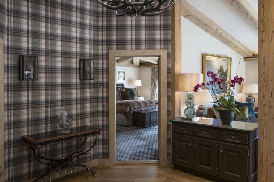 residence-grace-hallway-bedroom-spacious-elegant-traditional-design-luxury-gstaad
