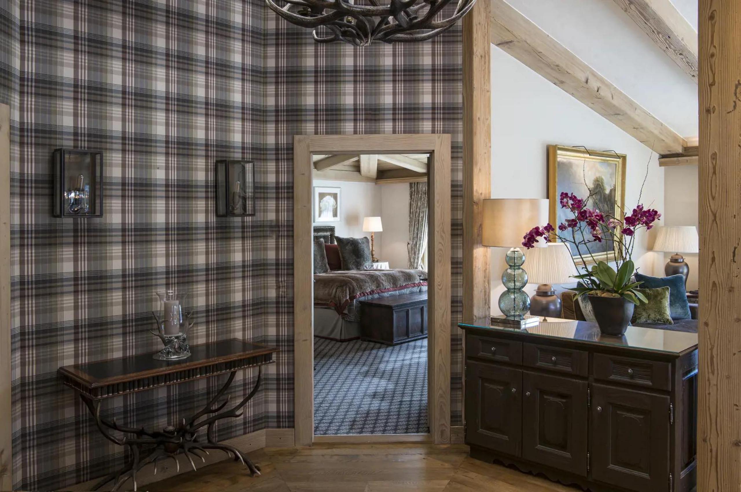 residence-grace-hallway-bedroom-spacious-elegant-traditional-design-luxury-gstaad