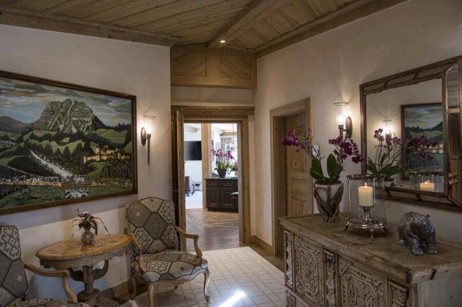residence-grace-hallway-entrance-elegant-grand-design-luxury-gstaad
