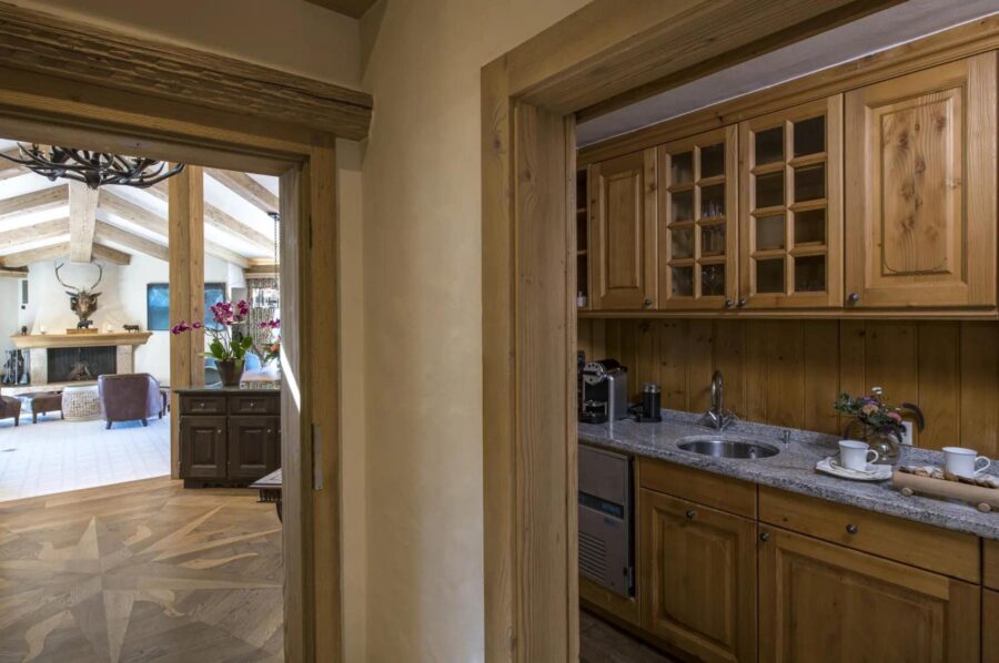 residence-grace-kitchen-cosy-alpine-design-luxury-gstaad