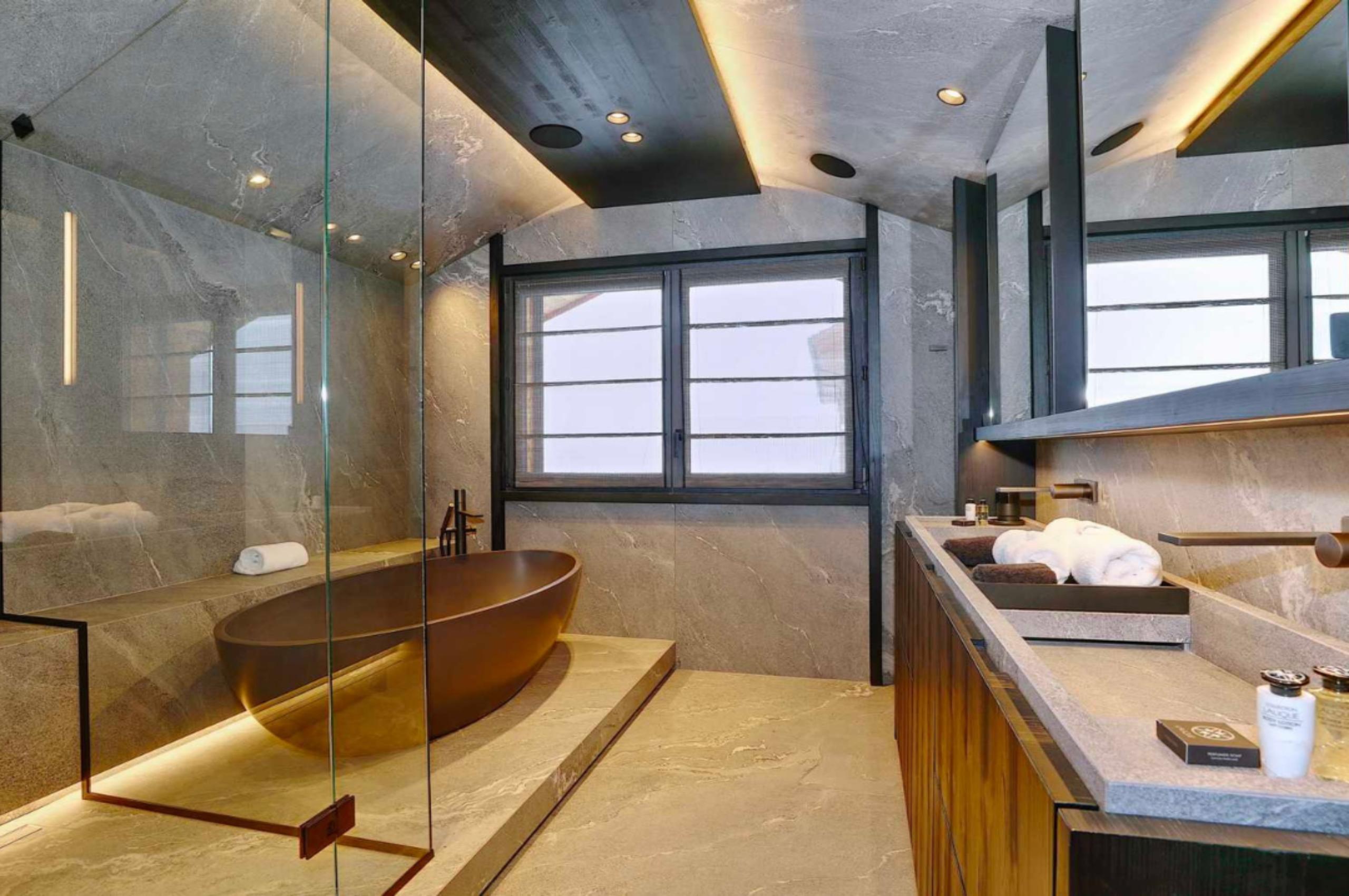 residence-kailey-bathroom-bathtub-shower-double-sink-modern-elegant-design-luxury-retreat-courchevel1850