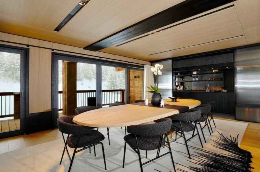 residence-kailey-dining-room-bar-modern-elegant-design-luxury-balcony-spacious-courchevel1850