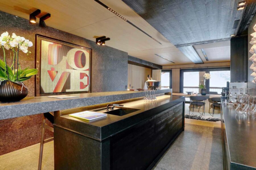 residence-kailey-kitchen-bar-artwork-modern-sleek-design-luxury-courchevel1850