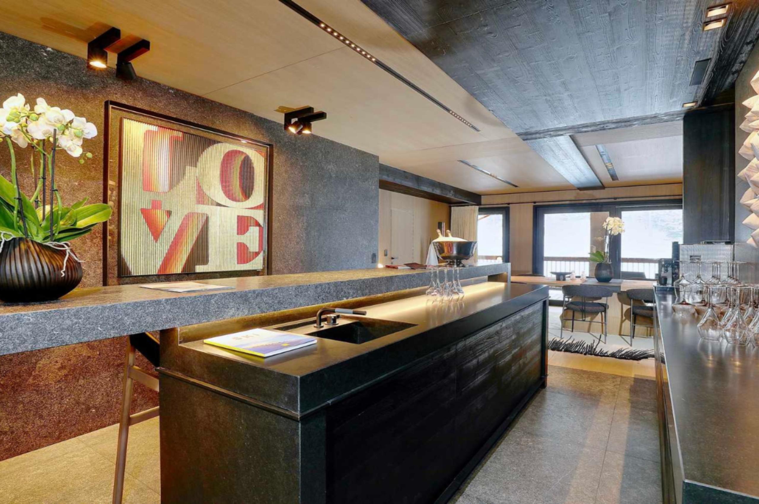 residence-kailey-kitchen-bar-artwork-modern-sleek-design-luxury-courchevel1850