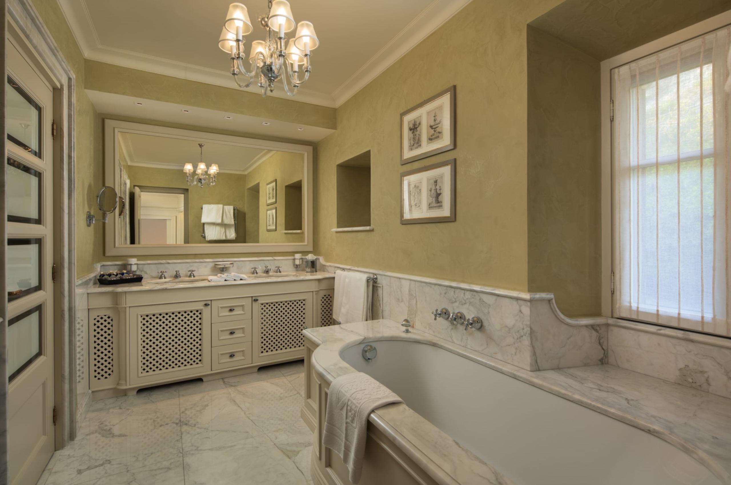 residence-monica-bathroom-bathtub-double-sink-elegant-marble-design-luxury-lakecomo