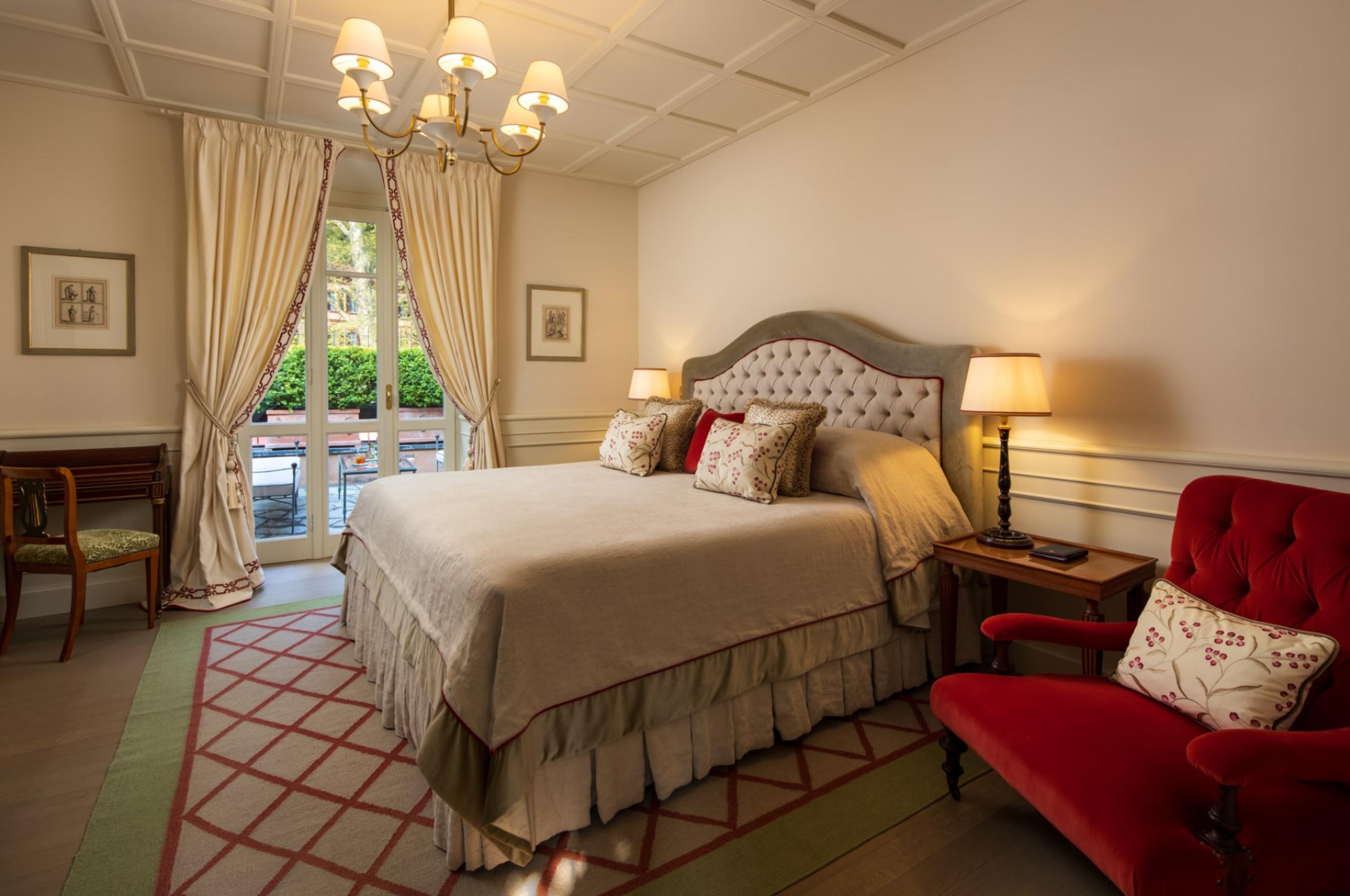 residence-monica-bedroom-garden-access-grand-elegant-interior-luxury-lakecomo