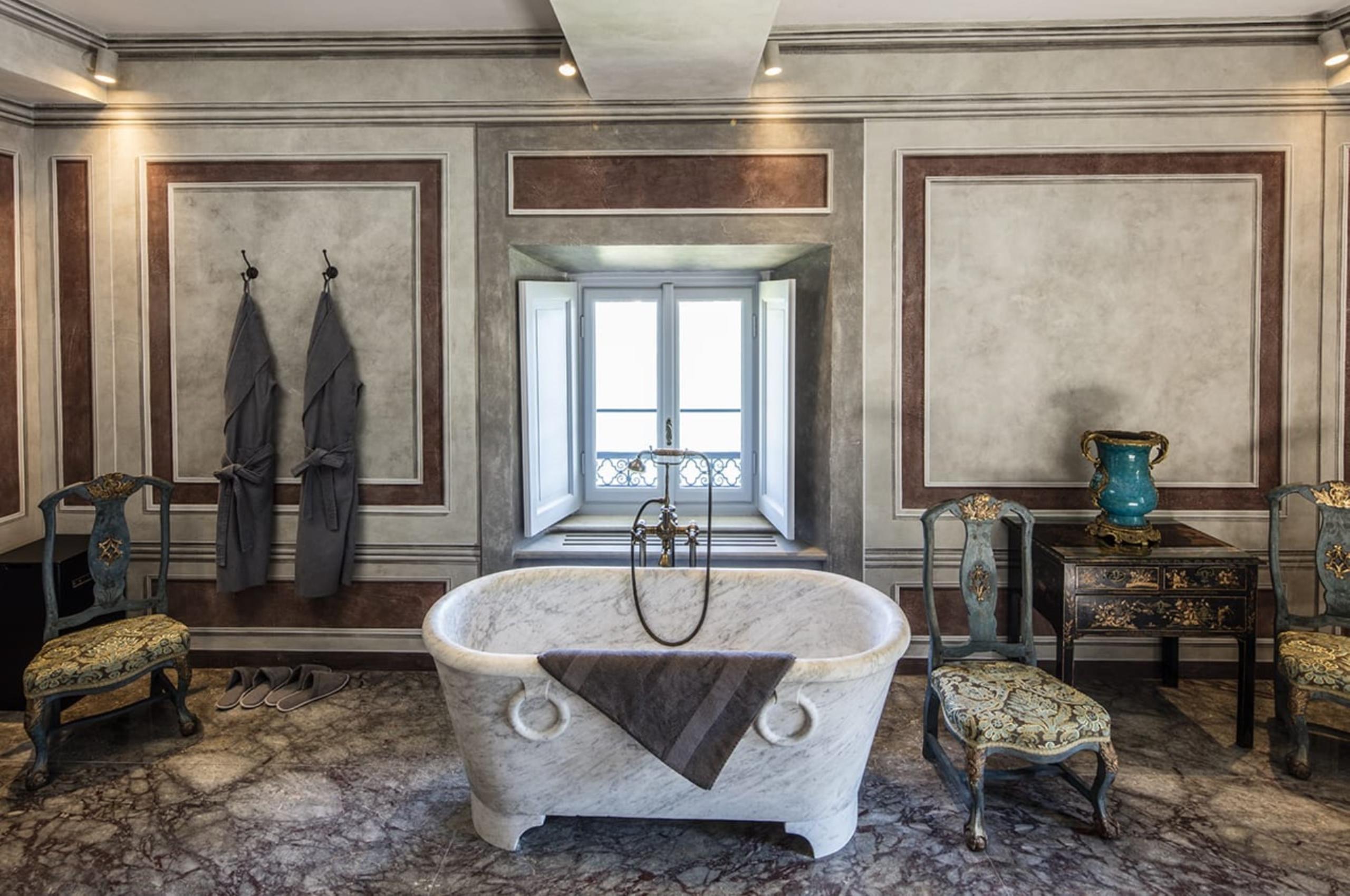 villa-allegra-bathroom-bathtub-ornate-elegant-unqiue-design-luxury-lakecomo