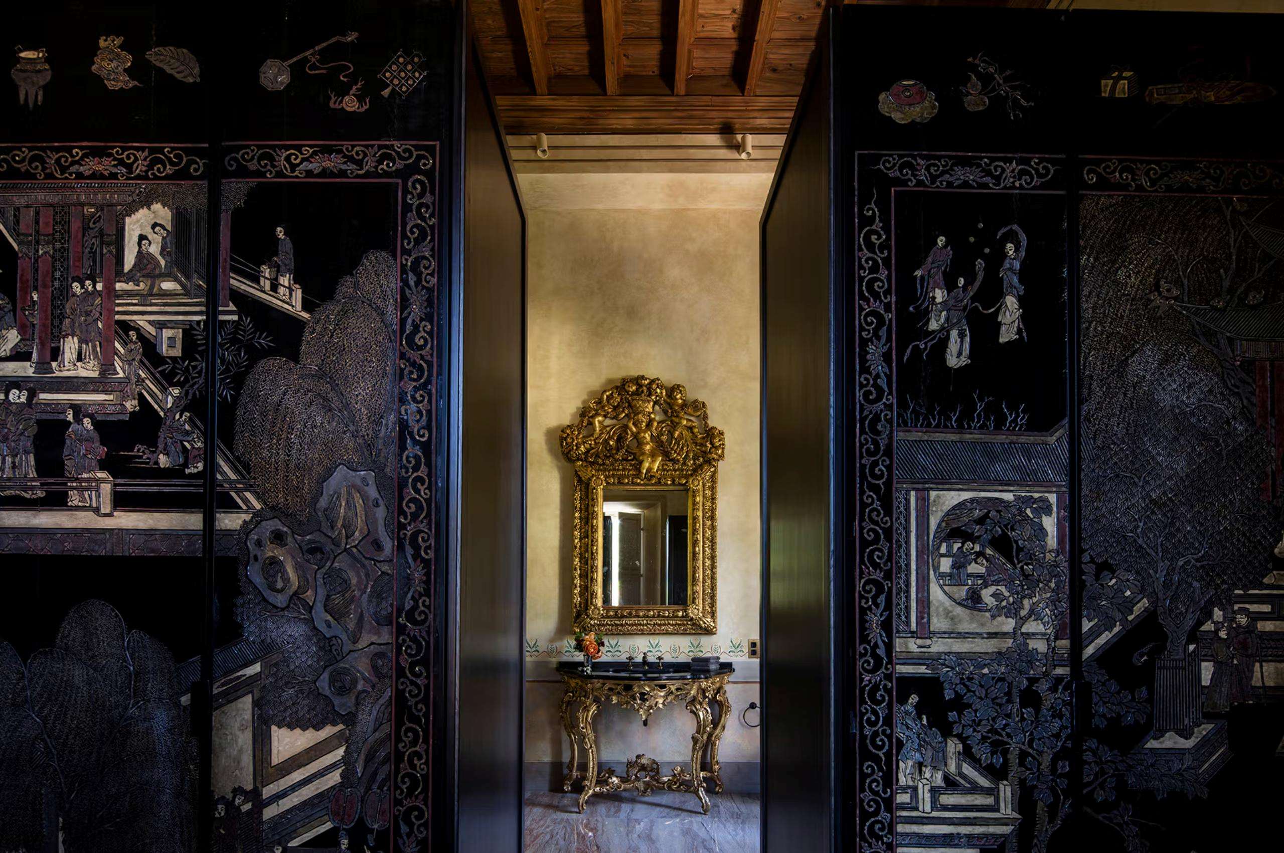 villa-allegra-bathroom-sink-intricate-ornate-design-artwork-opulence-luxury-lakecomo