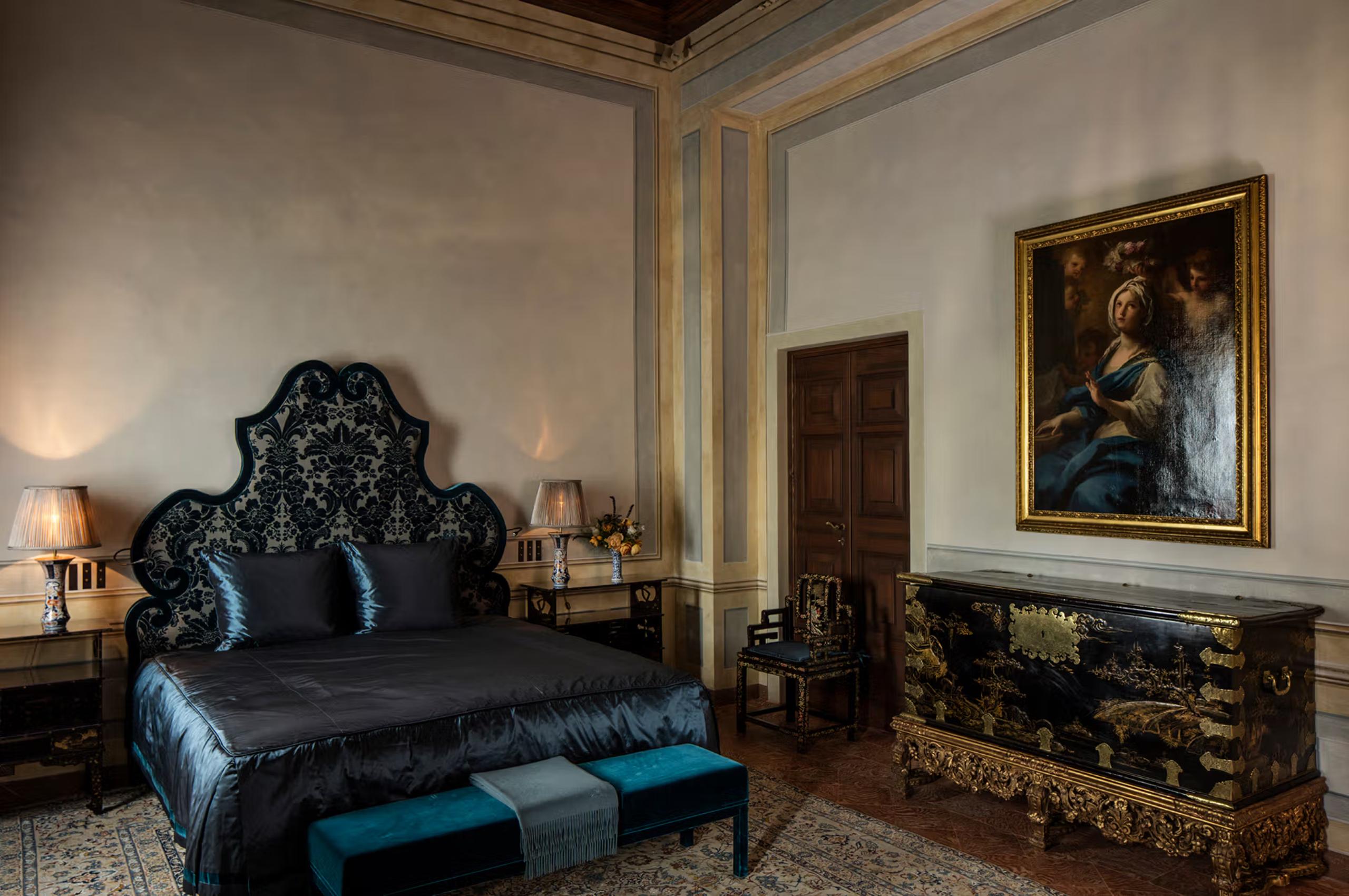 villa-allegra-bedroom-historical-artwork-opulent-elegant-design-luxury-lakecomo