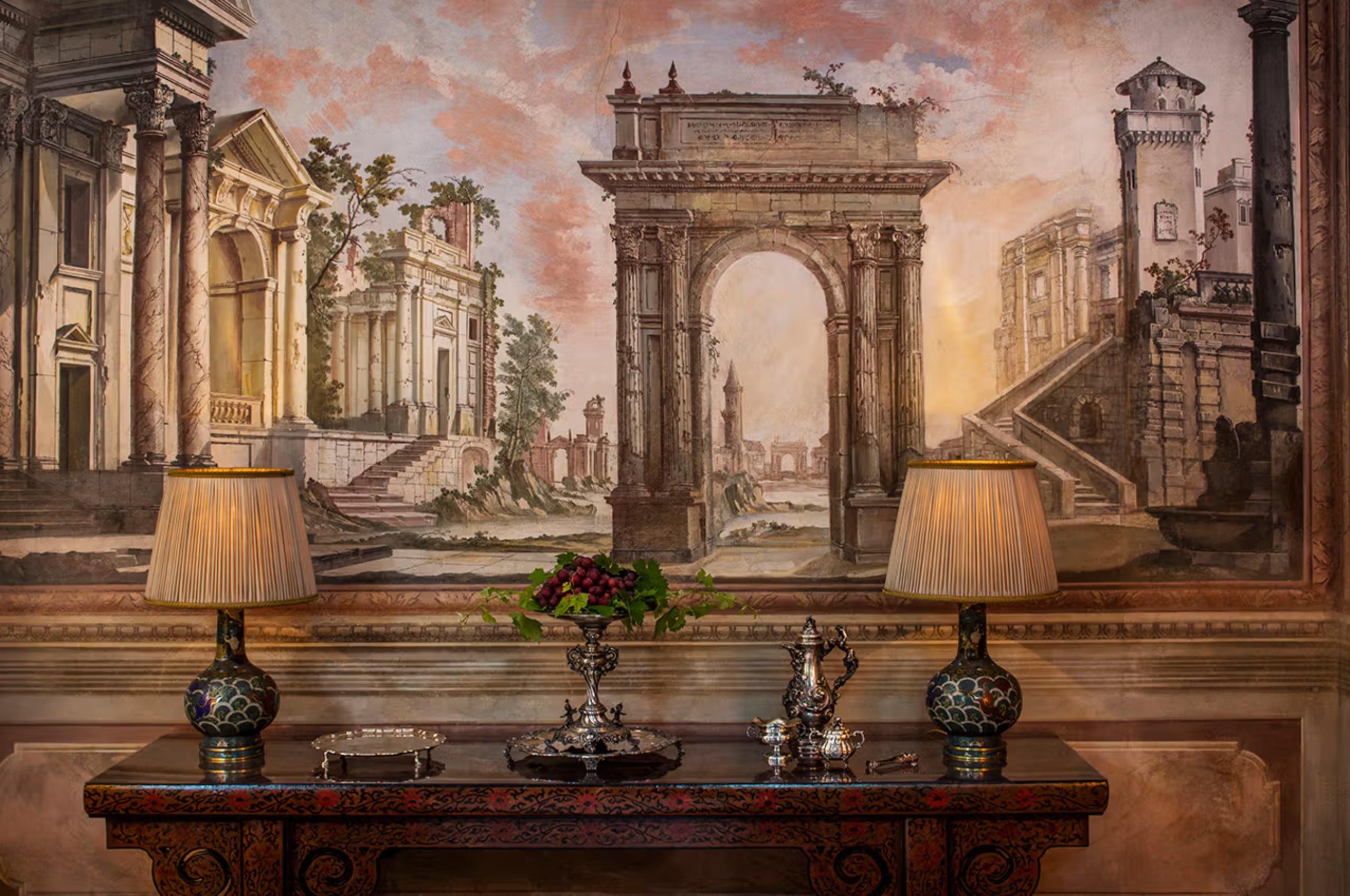 villa-allegra-hallway-side-table-artwork-ornate-historical-elegant-design-luxury-lakecomo