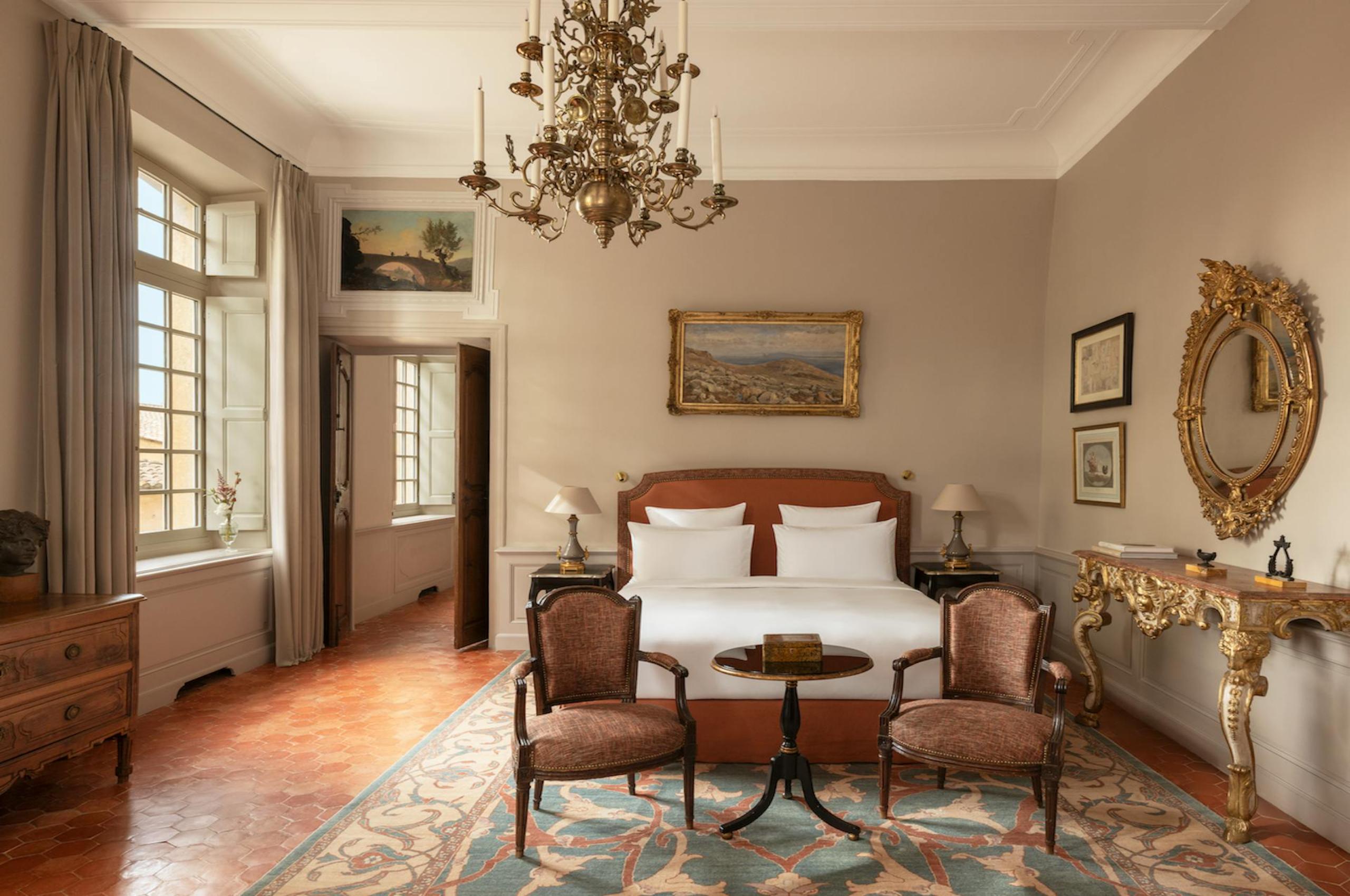 villa-belle-bedroom-grand-elegant-renaissance-style-design-luxury-provence