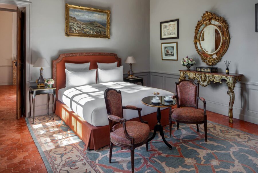 villa-belle-bedroom-grand-opulent-traditional-elegant-design-luxury-provence