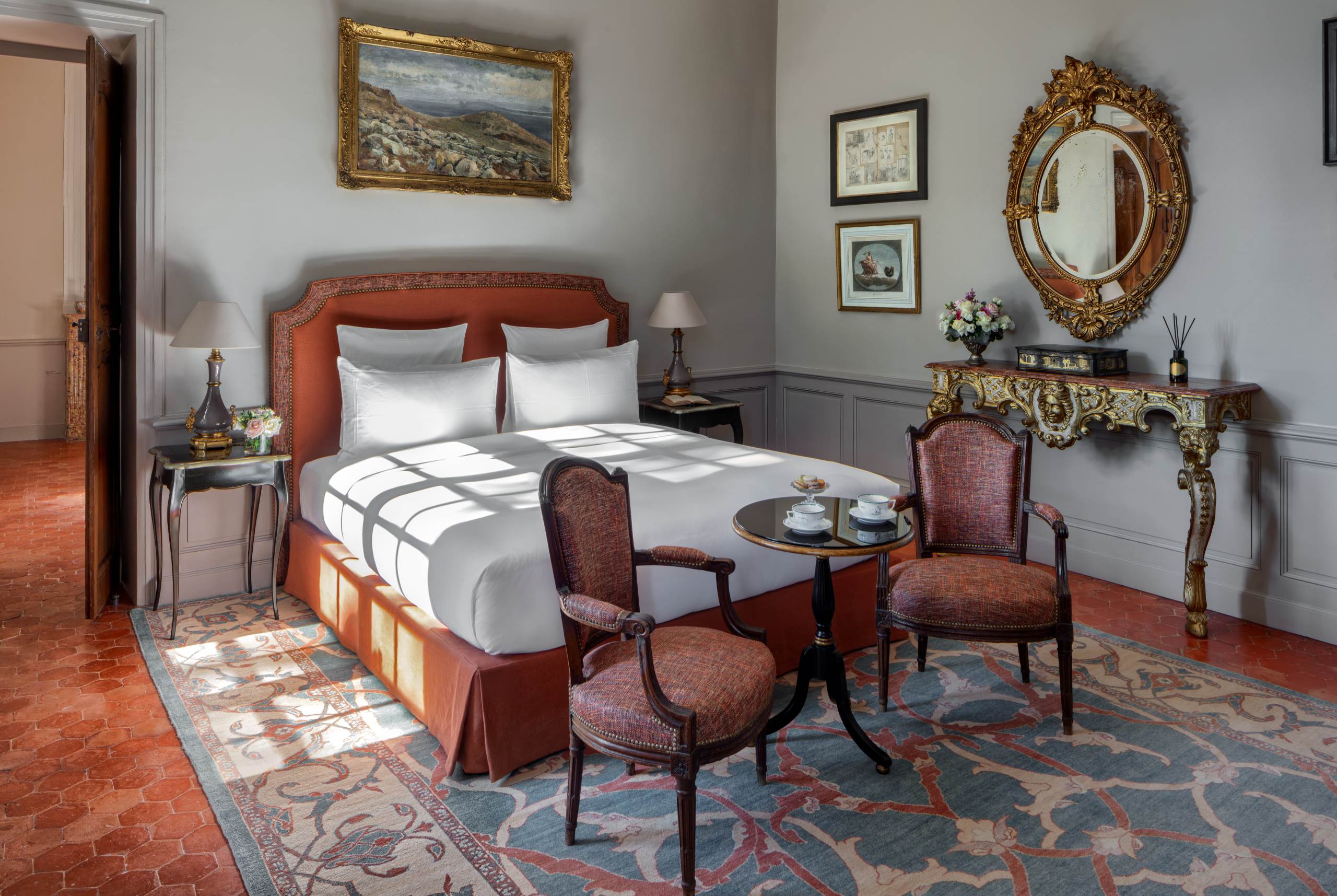 villa-belle-bedroom-grand-opulent-traditional-elegant-design-luxury-provence