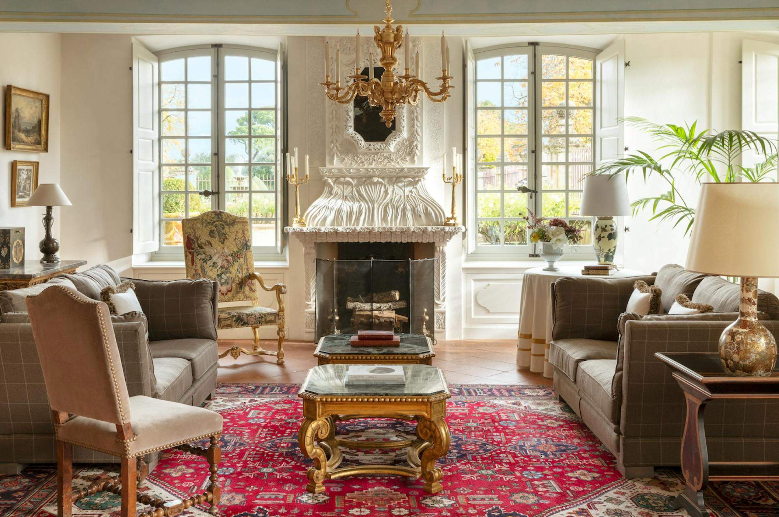 villa-belle-living-room-fireplace-ornate-elegant-design-luxury-interior-provence