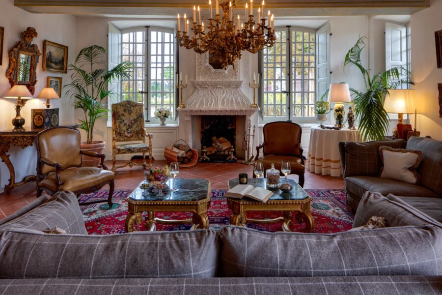 villa-belle-living-room-lounge-grand-fireplace-chandelier-elegant-interiors-luxury-provence