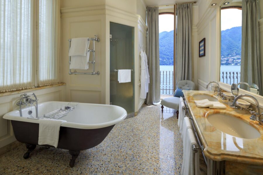 villa-carla-bathroom-double-sink-bathtub-shower-balcony-scenic-lake-views-luxury-lakecomo