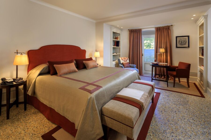 villa-carla-bedroom-elegant-traditional-interior-design-lake-views-luxury-lakecomo